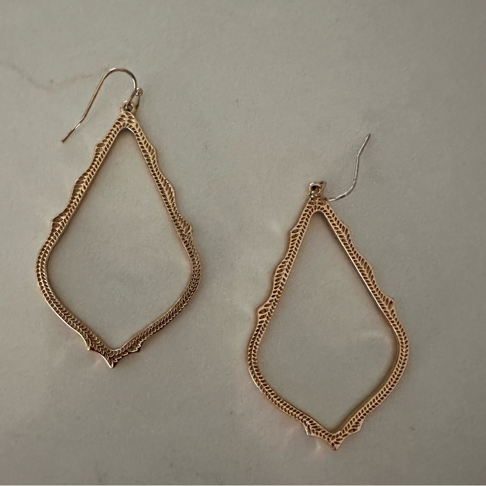 Kendra Scott Gold Sophee Earrings- perfect condition